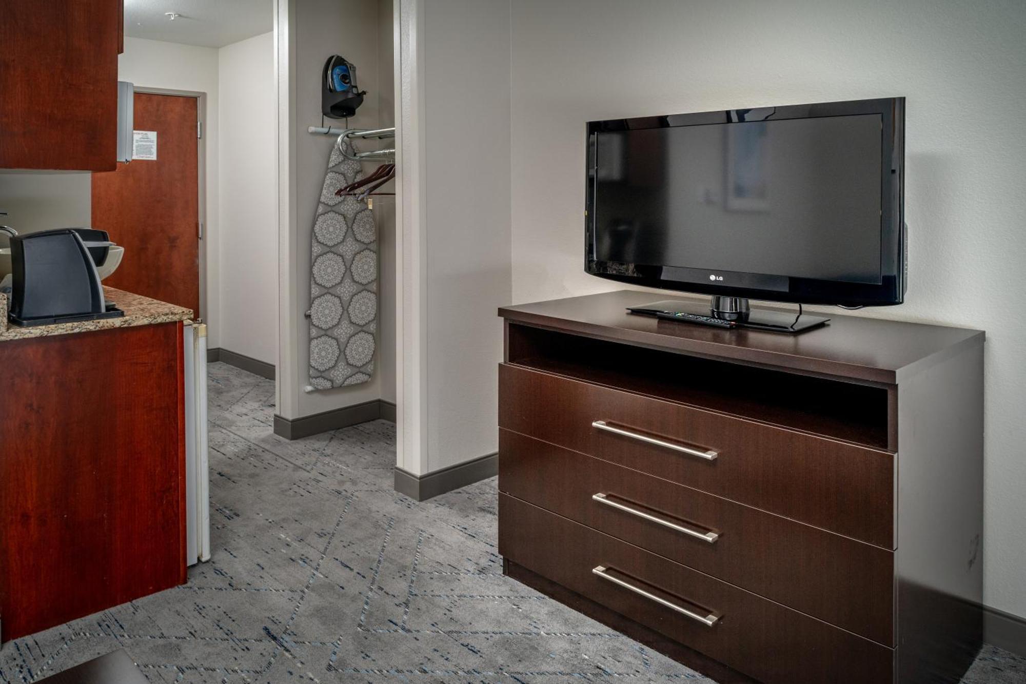Holiday Inn Express & Suites Cross Lanes By Ihg Exterior foto